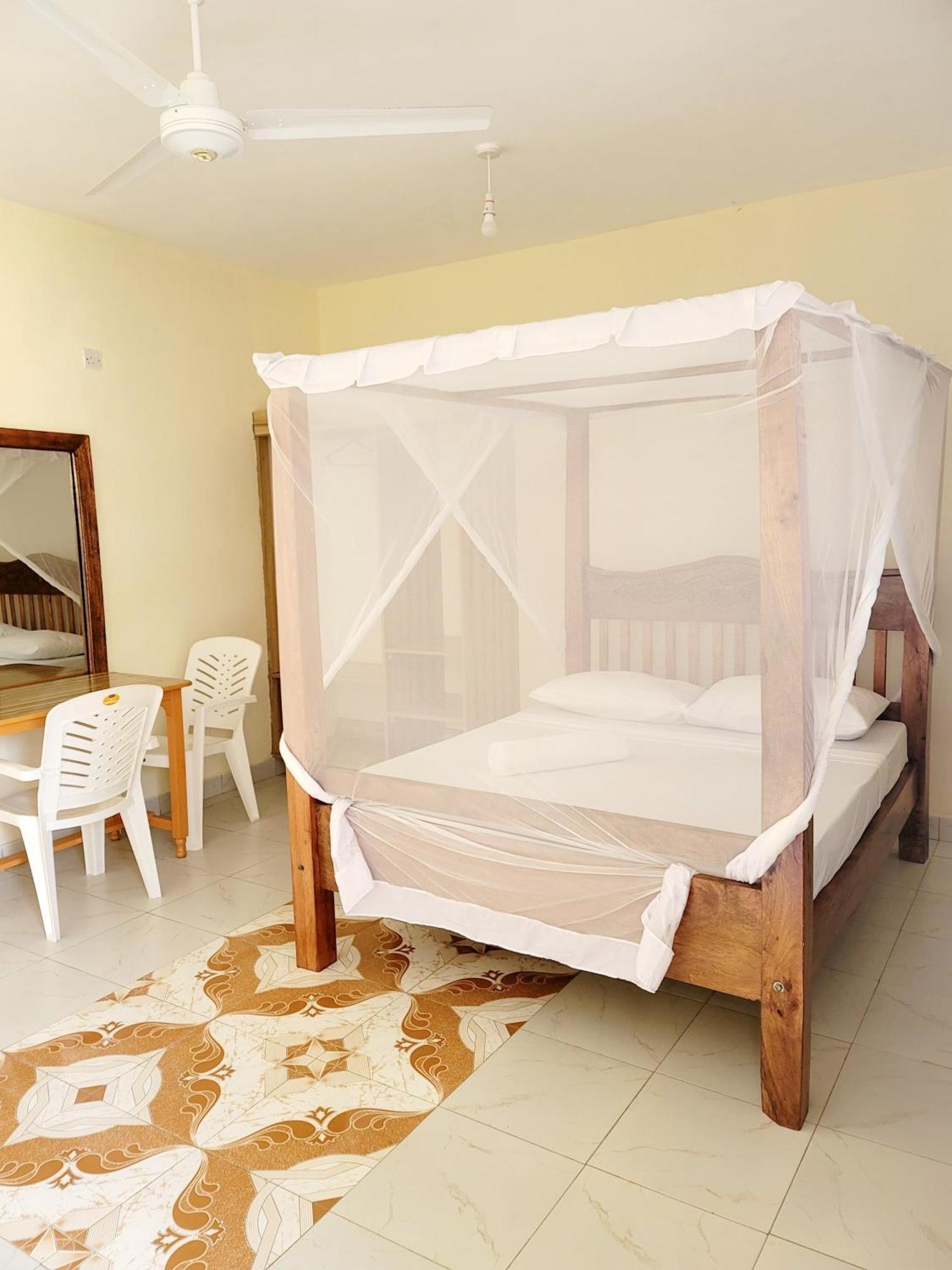 Casuarina Lounge Hotel Malindi Ngoại thất bức ảnh